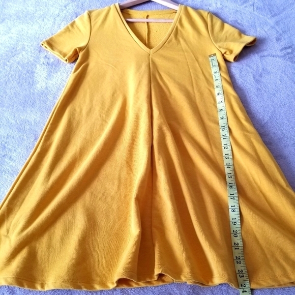 YELLOW V-Neck Short Sleeve Mini Swing Sweater Dress - Picture 8 of 13